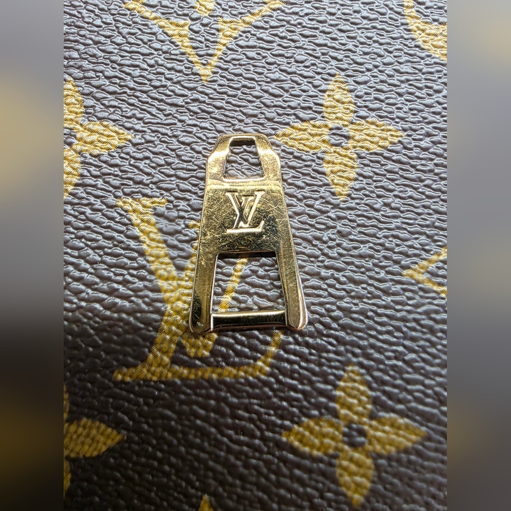 Louis Vuitton Gold Zipper Pull X1